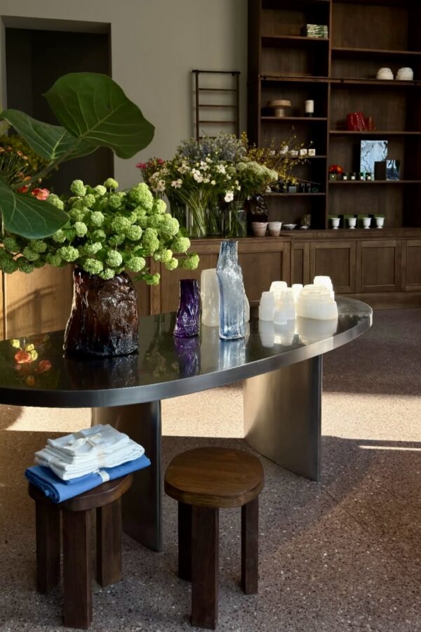 L'alliance stainless steel table 01